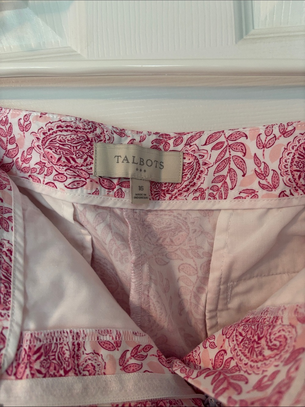Talbots Pink Paisley Shorts Size 16 - Picture 2 of 4